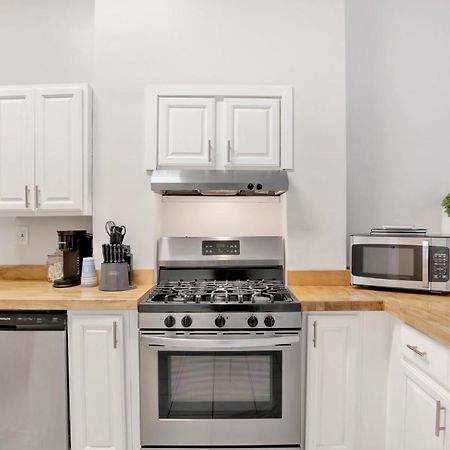 Stars On State In The Heart Of Downtown Apartment Mobile Bagian luar foto