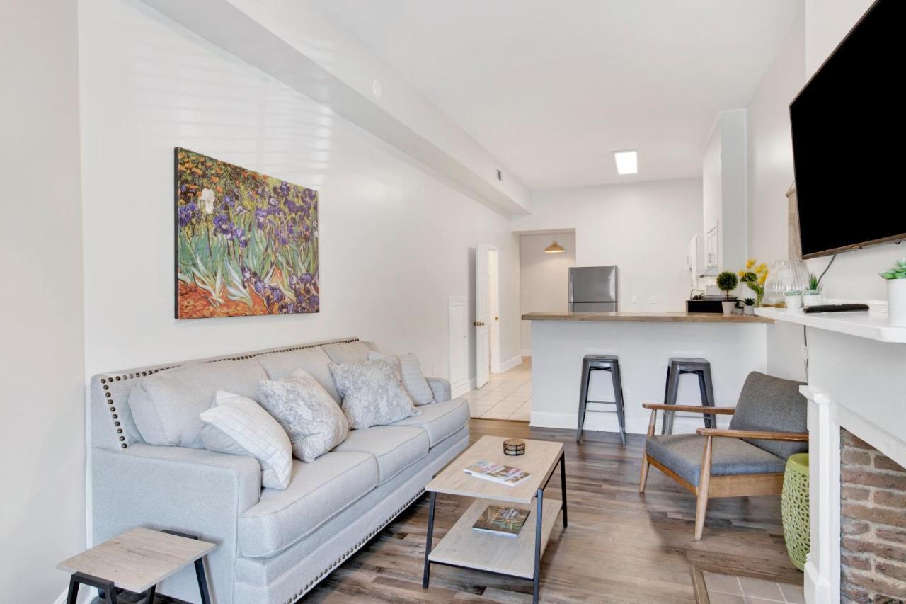 Stars On State In The Heart Of Downtown Apartment Mobile Bagian luar foto